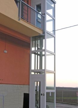 Outdoor Material Lifts